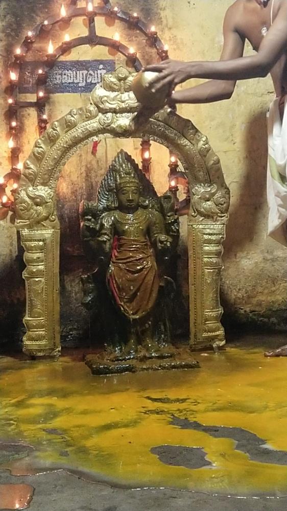 thirukoteshwar-temple-theipirai-astami-poojai